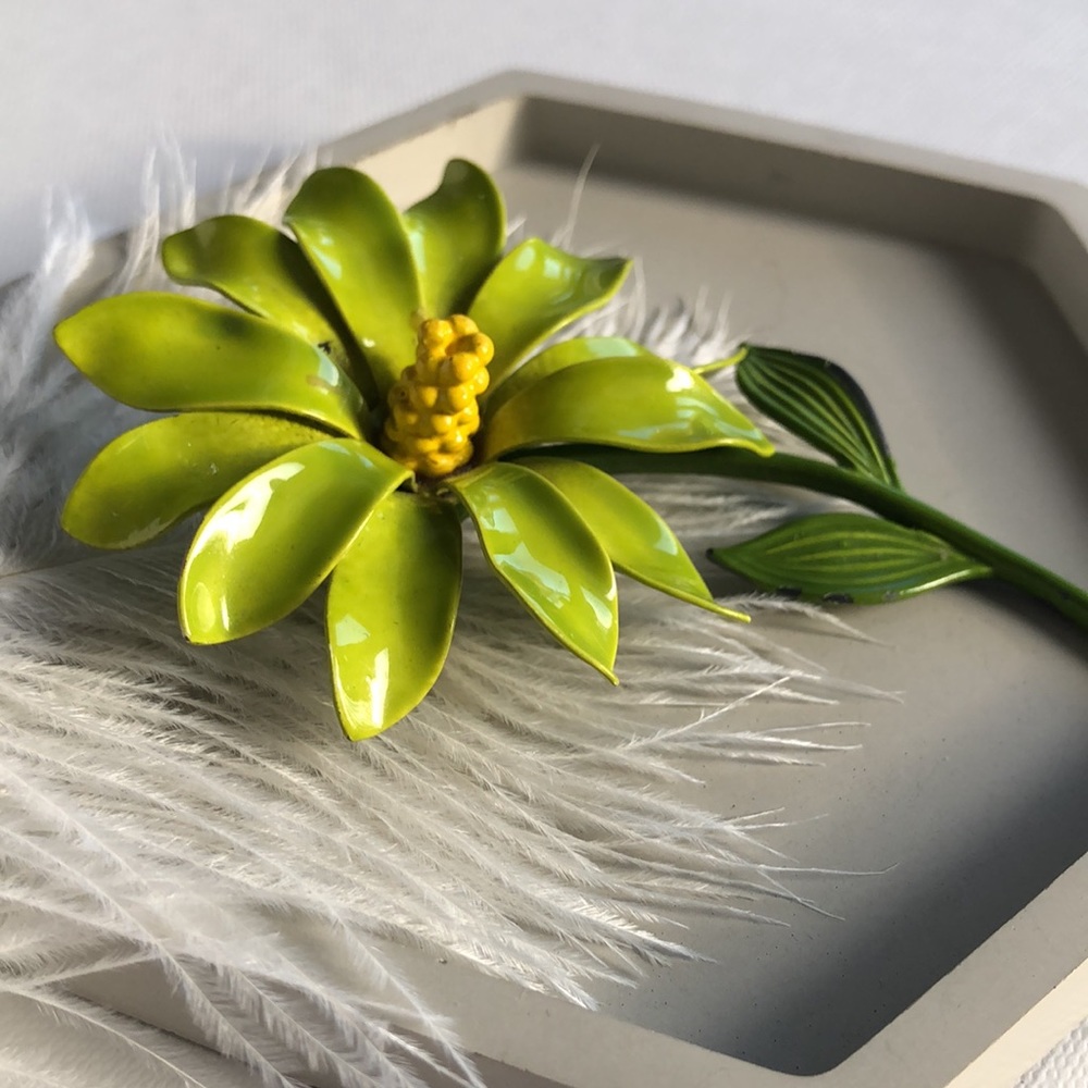 VNTG JJ Large Green Yellow Enamel Flower Brooch - Picture 2 of 4